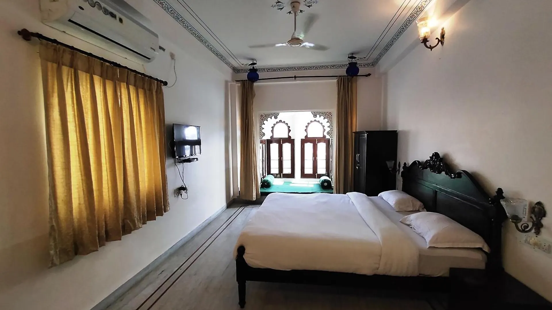 Thamla Haveli - Heritage Lake View Hotel Udajpur