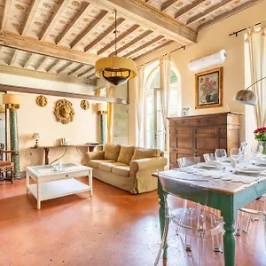 https://alberto-house.it-tuscanyhotel.com
