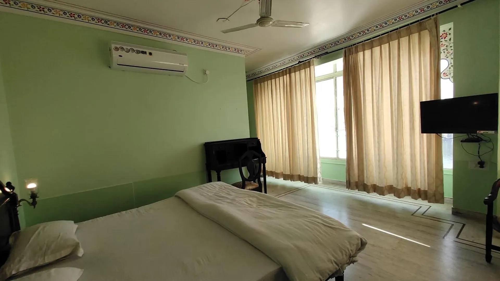 Thamla Haveli - Heritage Lake View Hotel Udaipur India
